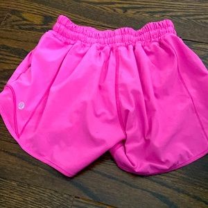 Lululemon a hottie Hot Shorts!